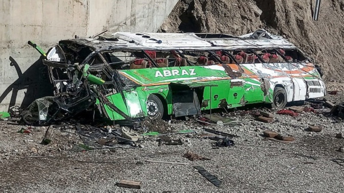 35 lives lost in 2 Pakistan bus crashes hours apart