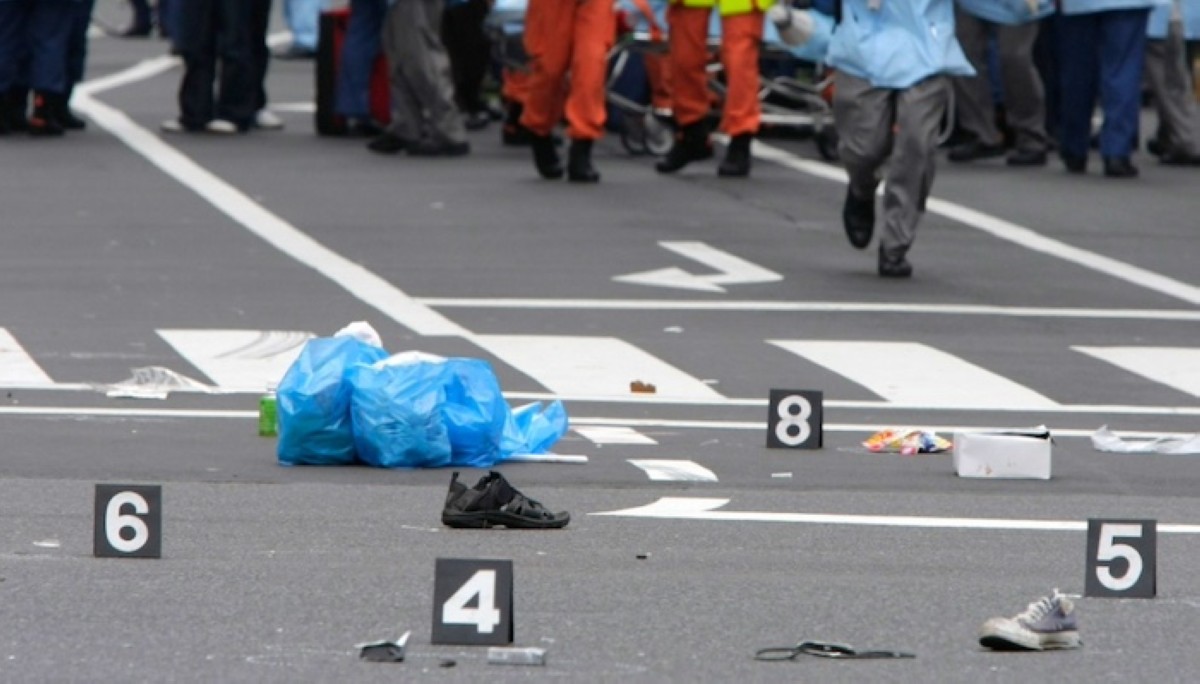 Japan teen girl jumps to death, killing pedestrian below
