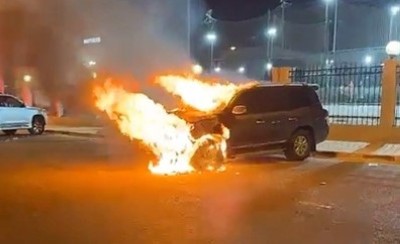 Fire 'devours' luxury 4WD vehicle in Khaitan | arabtimes