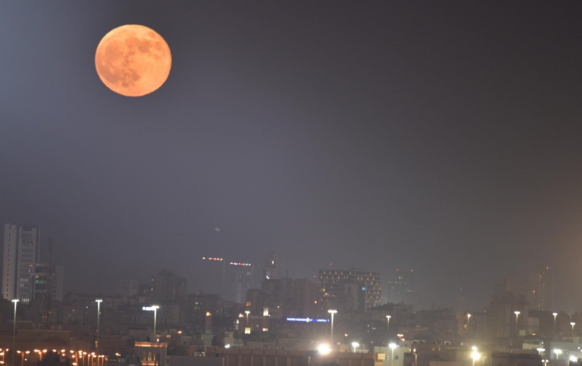 Giant Blood Moon Adorns Kuwait Skies