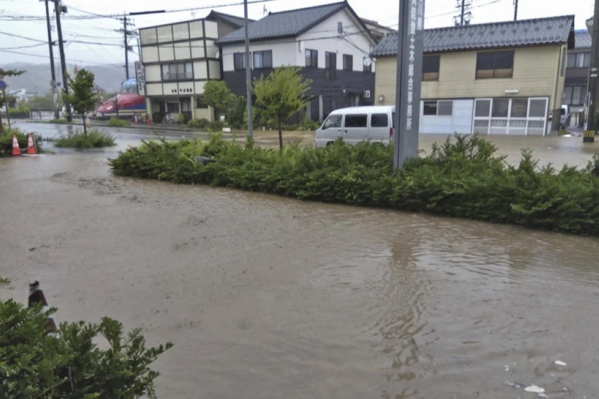 Heavy rain pounds northcentral Japan