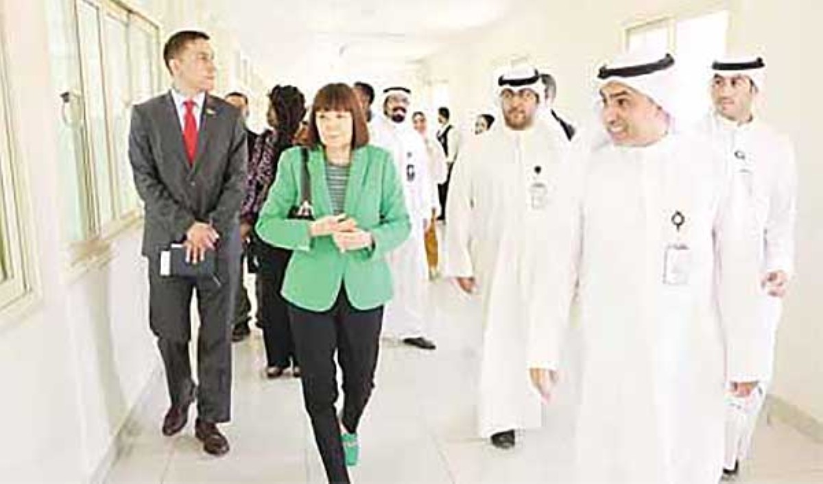 US envoy praises efforts after visit to expats&rsquo; shelter center