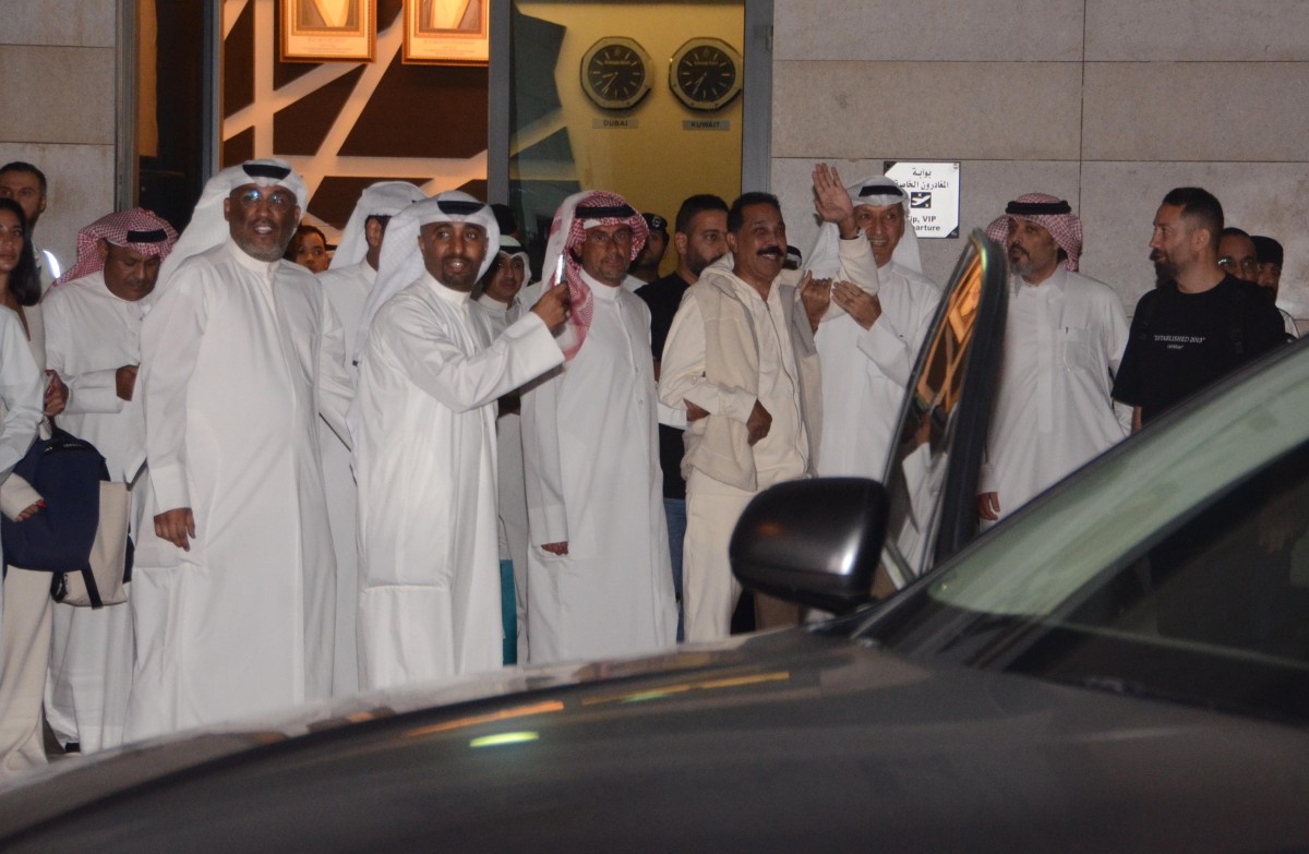 Kuwaiti Music Icon Abdullah Al-Ruwaished Returns Home After Treatment in Germany to a Hero&rsquo;s Welcome