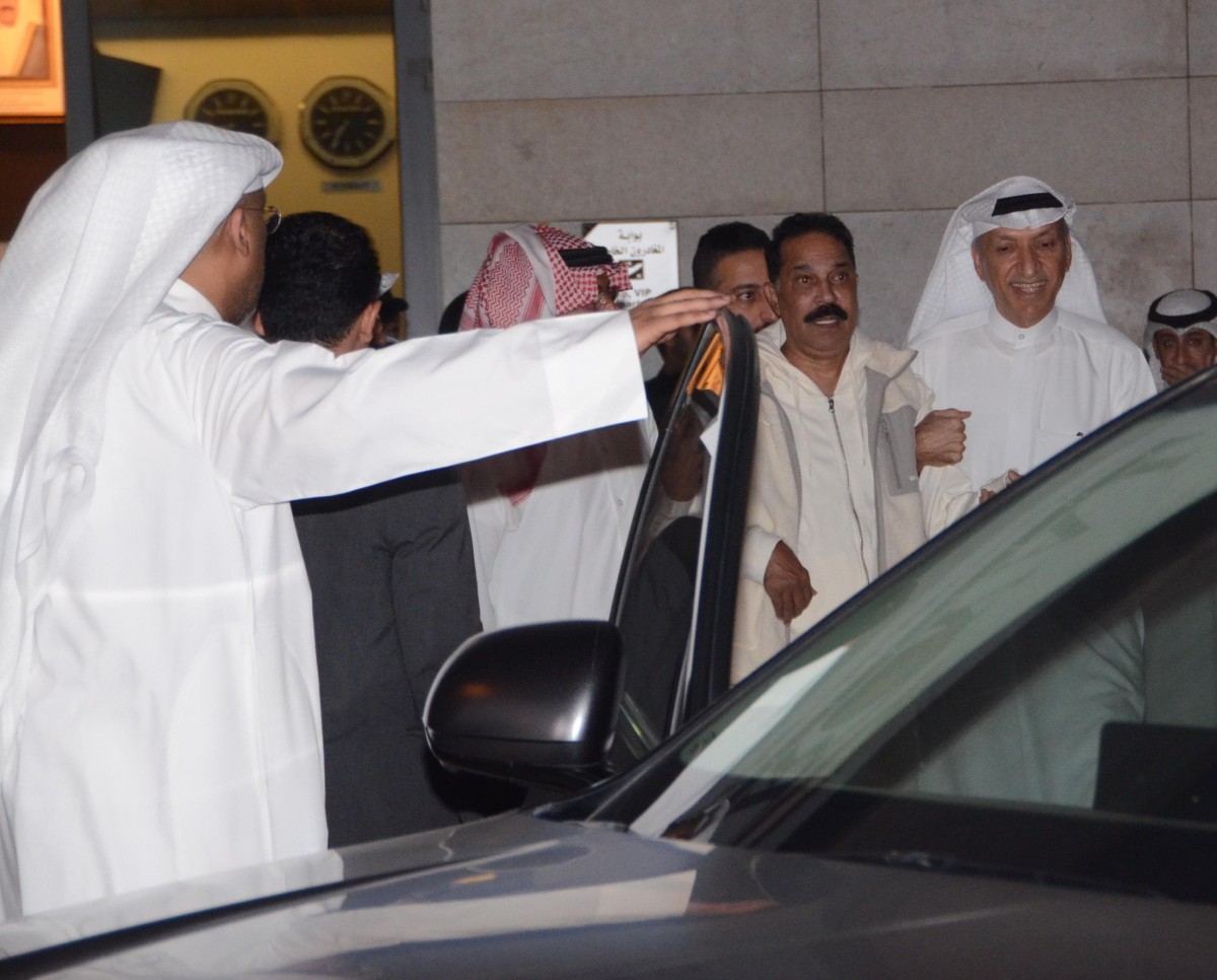 Kuwaiti Music Icon Abdullah Al-Ruwaished Returns Home After Treatment in Germany to a Hero&rsquo;s Welcome