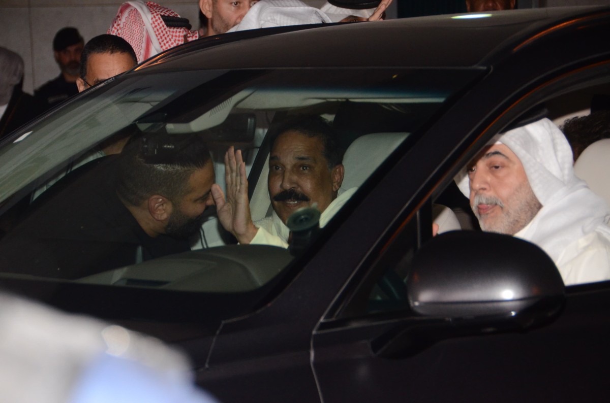 Kuwaiti Music Icon Abdullah Al-Ruwaished Returns Home After Treatment in Germany to a Hero&rsquo;s Welcome