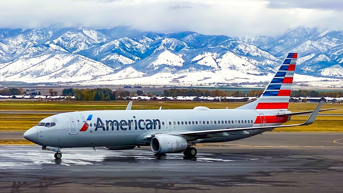 American Airlines tests boarding technology that audibly shames line cutters