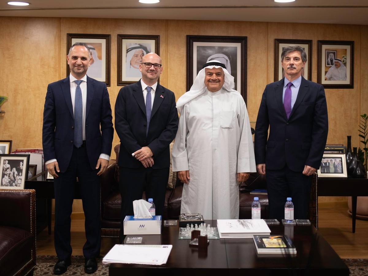 <b>AAW Welcomes the French Ambassador to Kuwait, H.E. Olivier Gauvin</b>