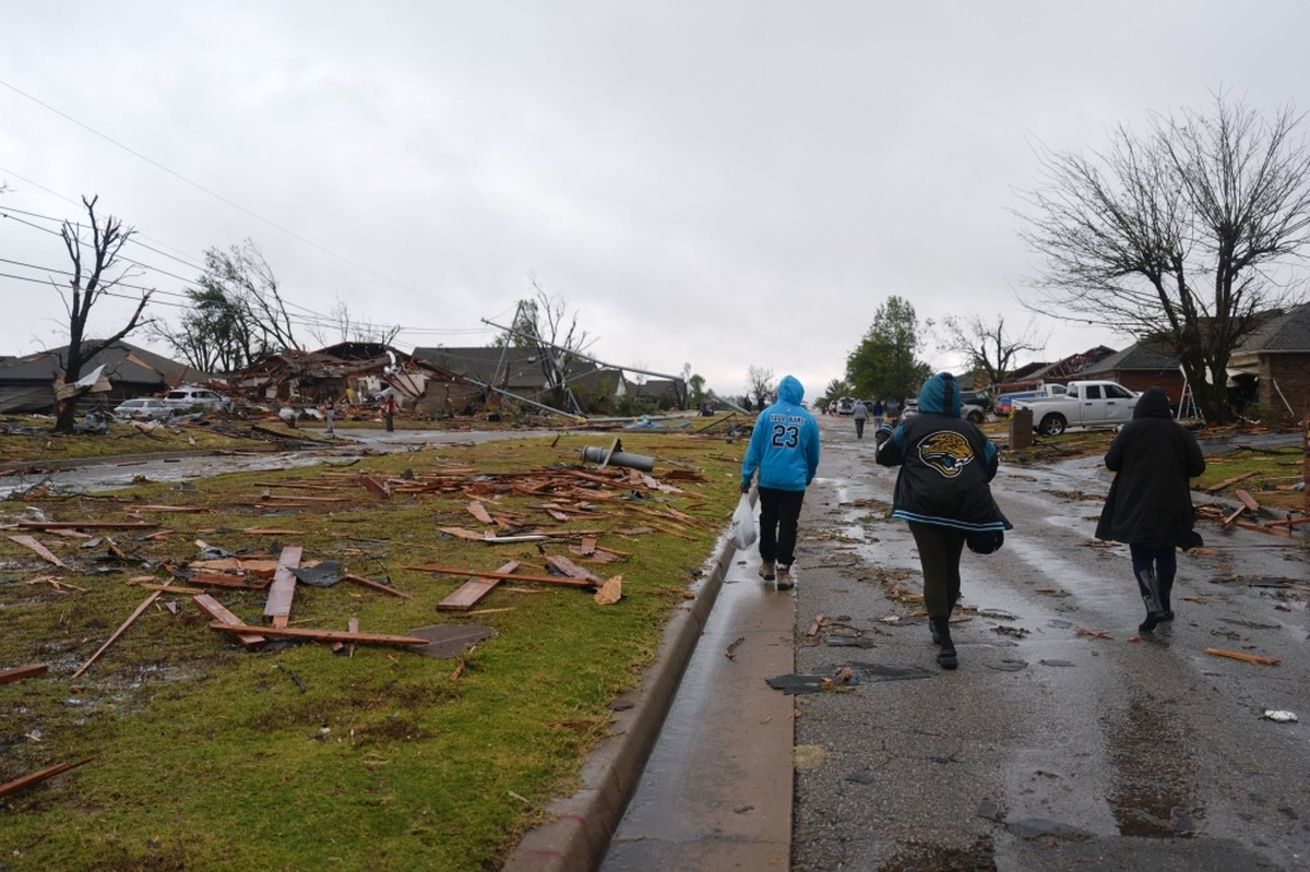 Oklahoma storms injure 11 and leave thousands without power | arabtimes