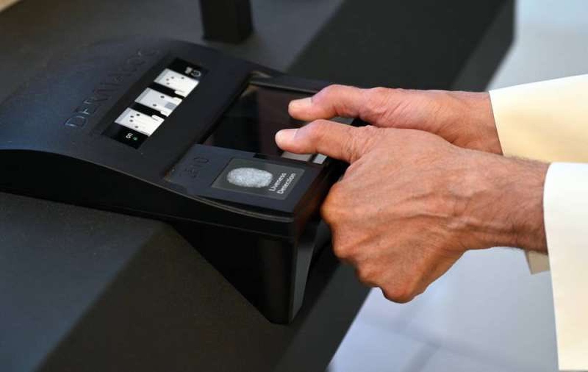 Biometrics pending for 530,000 expats