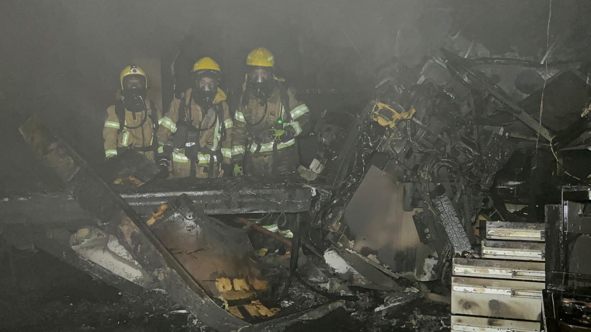 Firefighters Successfully Contain Blaze in Mahboula Apartment | arabtimes