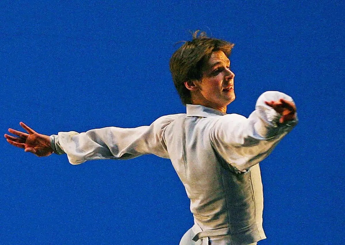 Russian ballet star Vladimir Shklyarov dies at 39 after falling from building