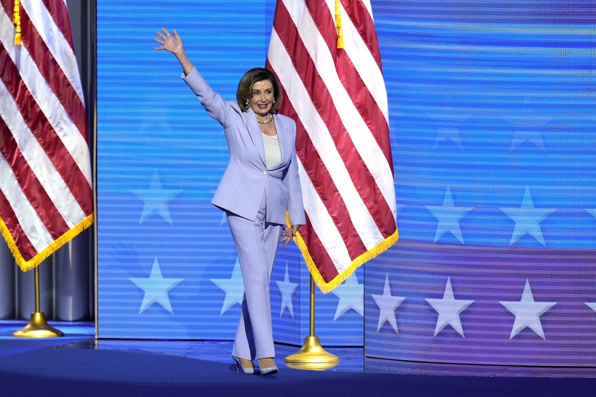 Pelosi has hip replacement surgery after a fall in Germany | arabtimes