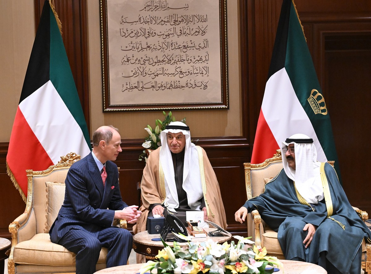 Amir of Kuwait receives Duke of Edinburgh during official visit