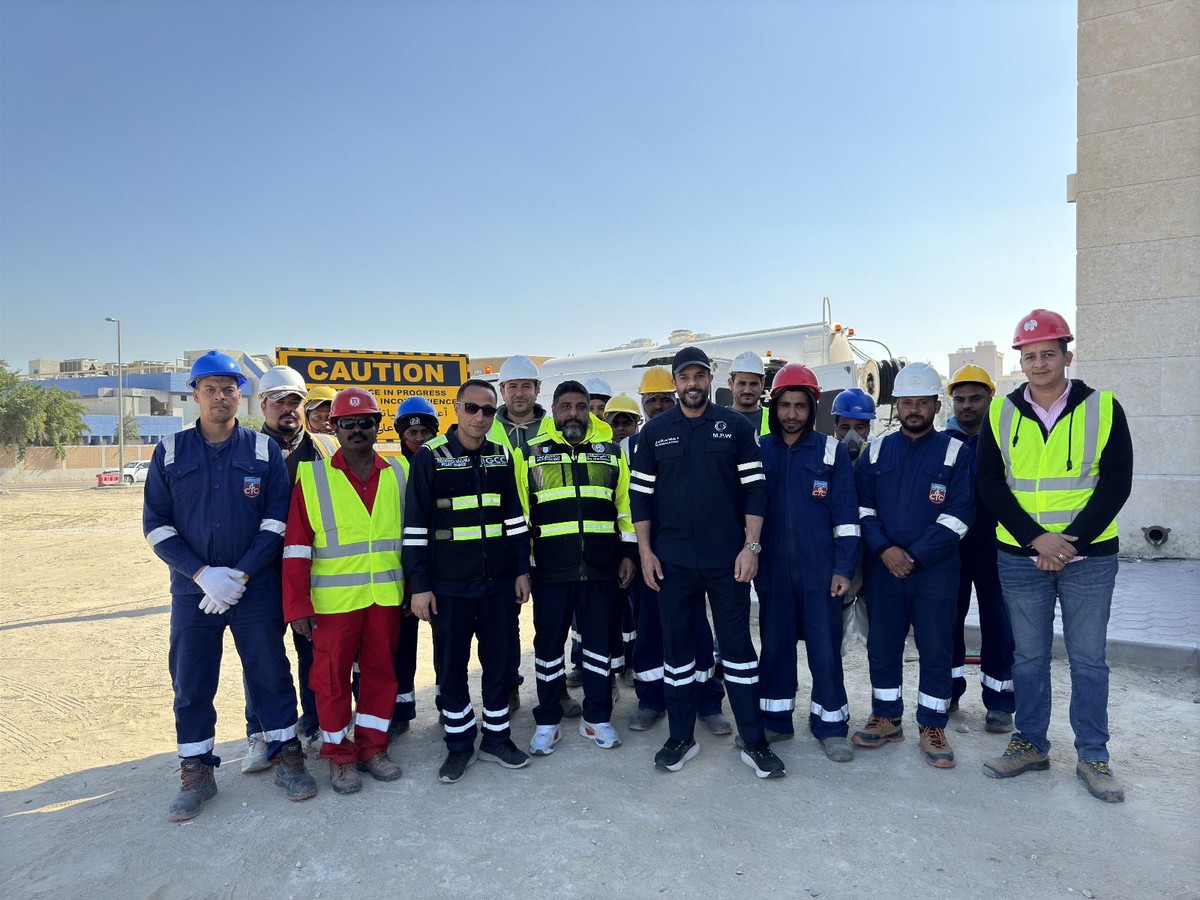 Ministry of Public Works launches extensive road maintenance in Al-Mangaf