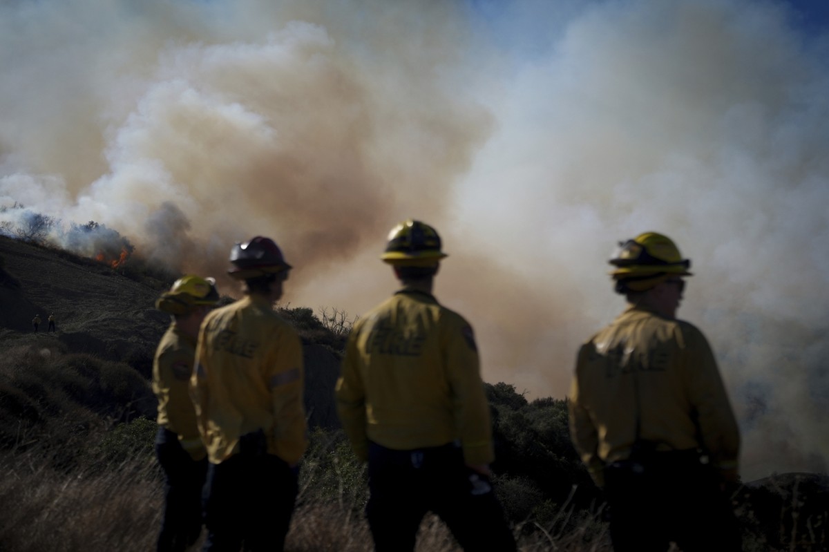 Los Angeles wildfire death toll surges to 24 as firefighters brace for ...