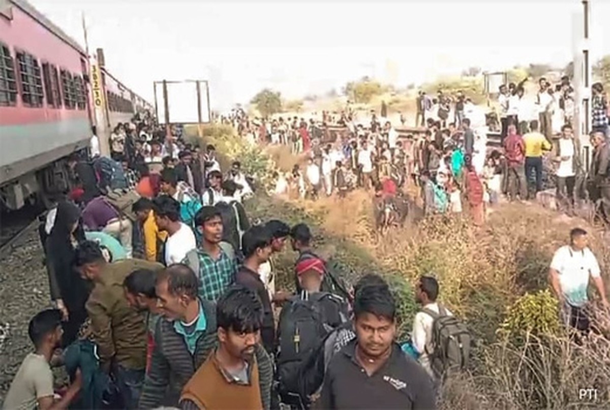 13 passengers killed by oncoming train after fleeing fire rumor