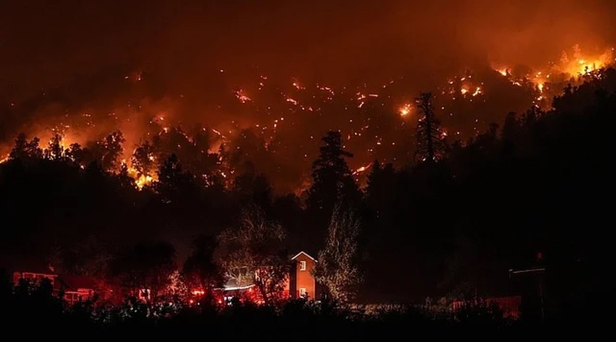 Chile issues evacuation alerts as wildfires rage in country&rsquo;s south