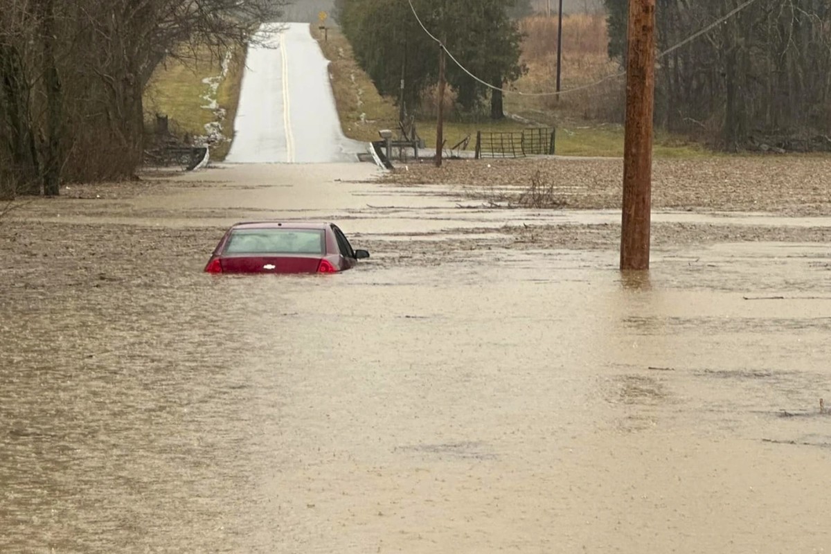 Dangerous flooding hits US Southeast as snow and frigid cold forecast for Northeast, Plains