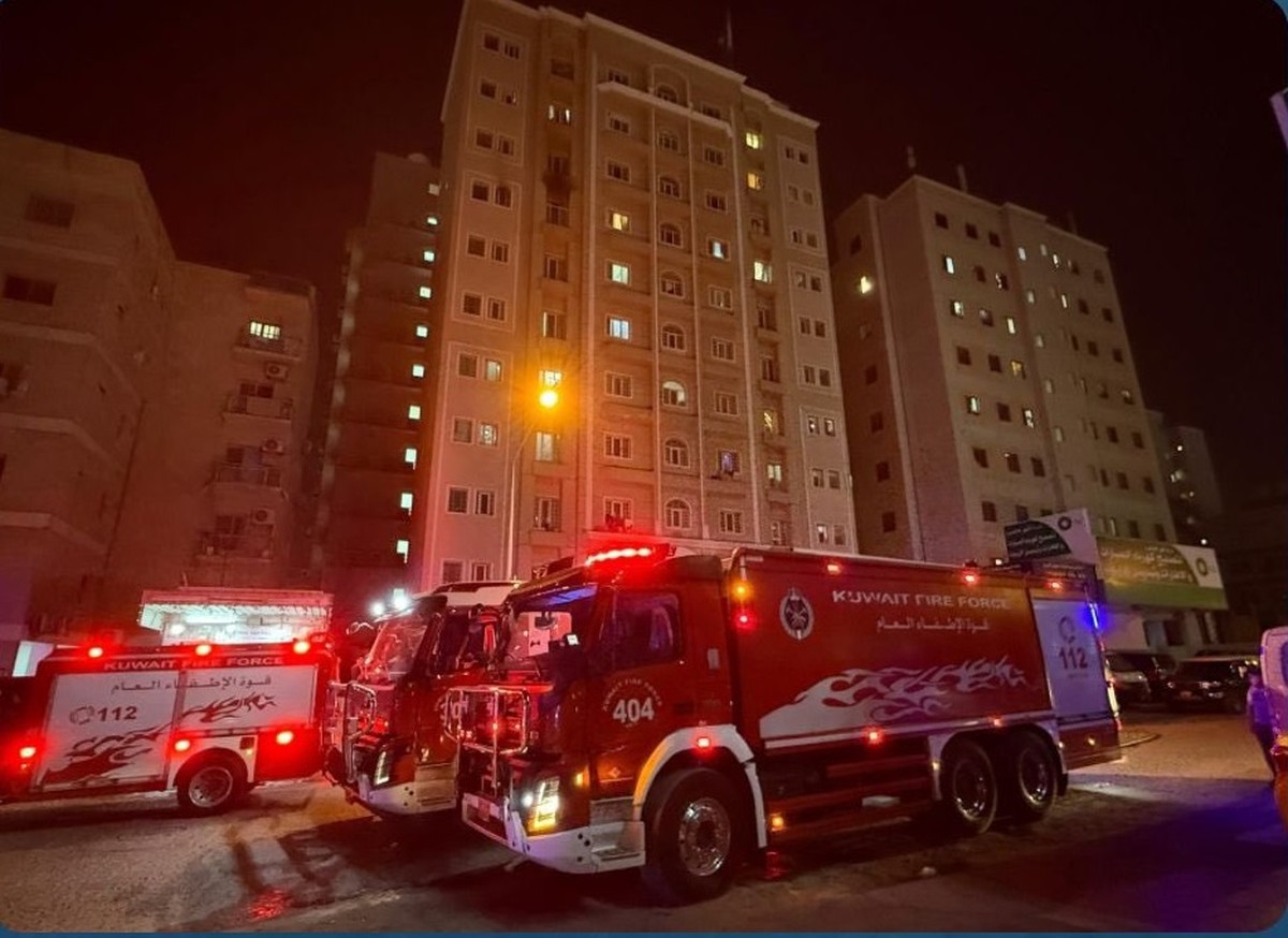Firefighting teams contain an apartment blaze in a Farwaniya building ...