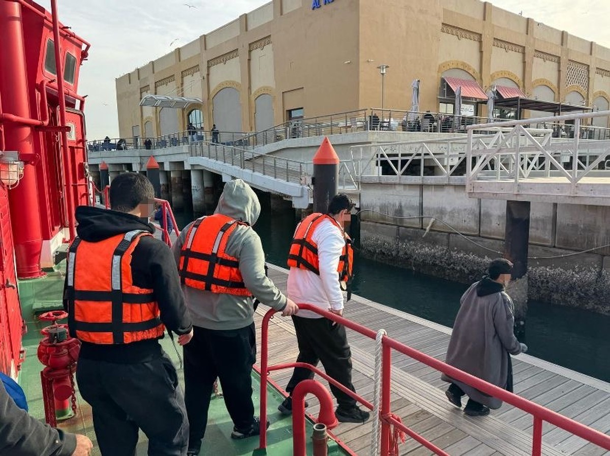 Maritime Rescue Team Saves Stranded Passengers and Boat