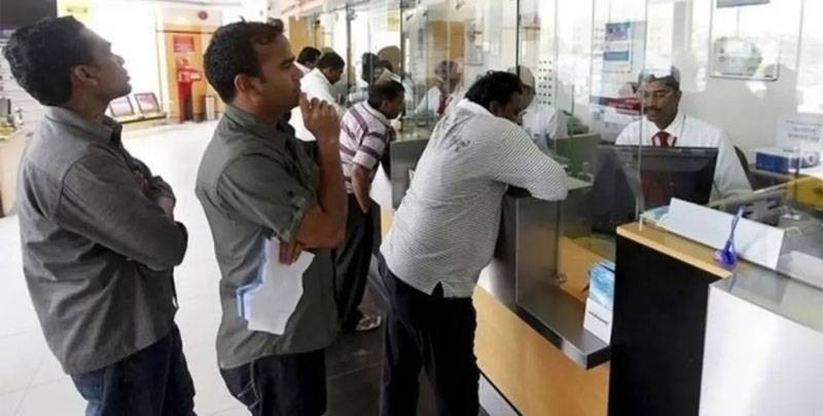 Expats Remittances Delayed in Kuwait Due to Holiday Disruptions