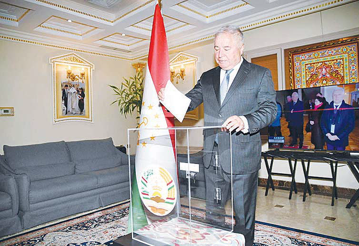 Tajik residents in Kuwait visit embassy to vote in parliamentary elections