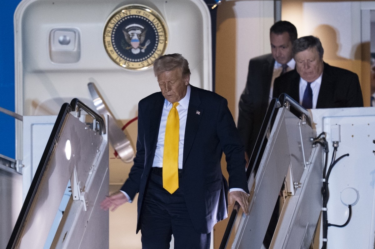 Armed man shot by Secret Service near White House while Trump out of ...