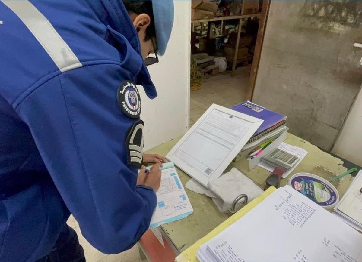 Kuwait Fire Force detects safety violations in buildings, issues penalties