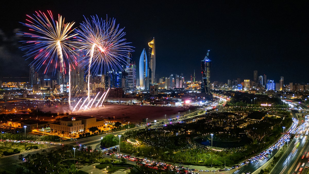 Dazzling Fireworks Light Up Kuwait City in Eid al-Fitr Festivities