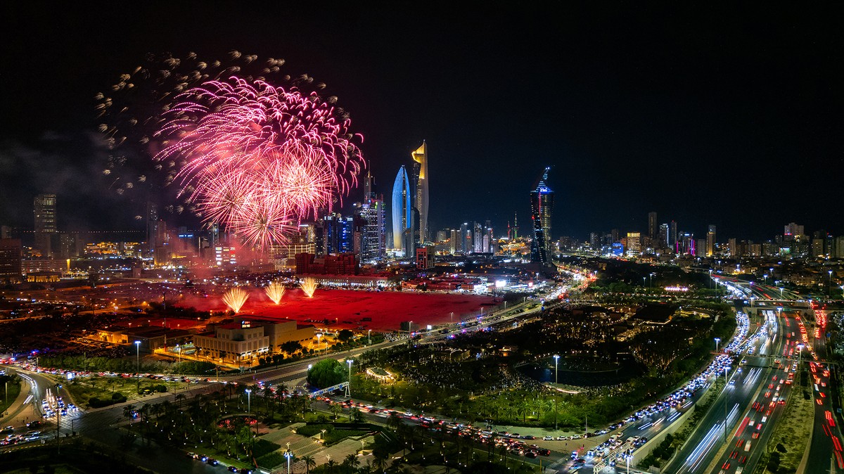 Dazzling Fireworks Light Up Kuwait City in Eid al-Fitr Festivities