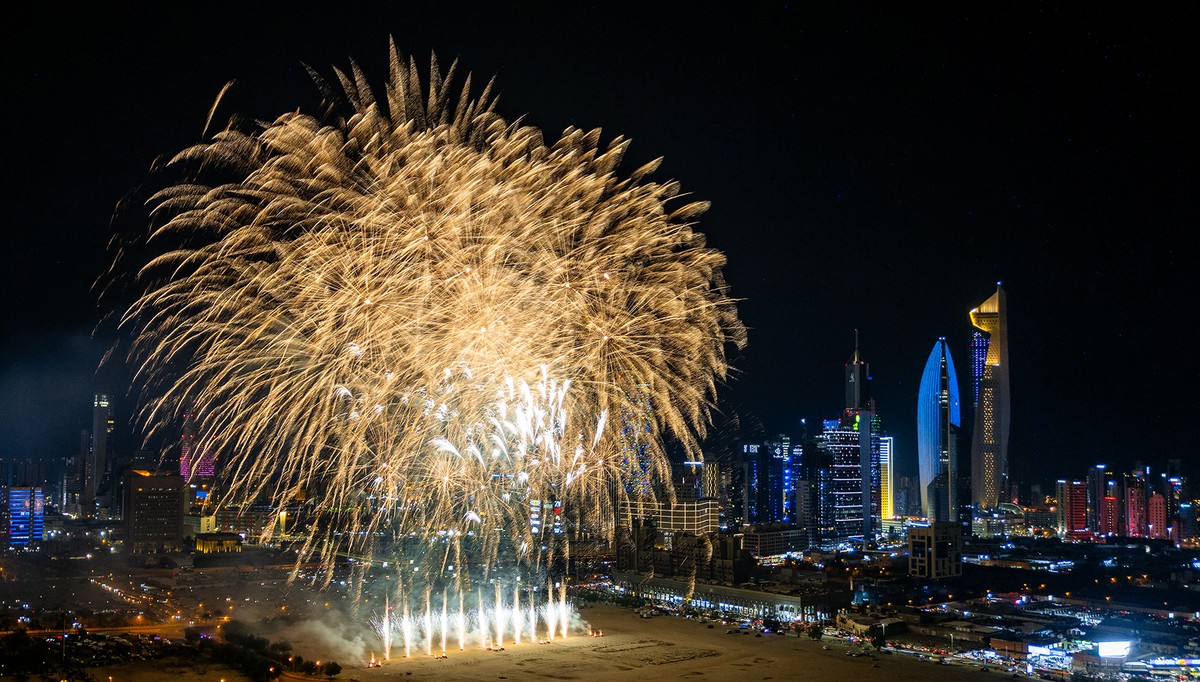 Dazzling Fireworks Light Up Kuwait City in Eid al-Fitr Festivities