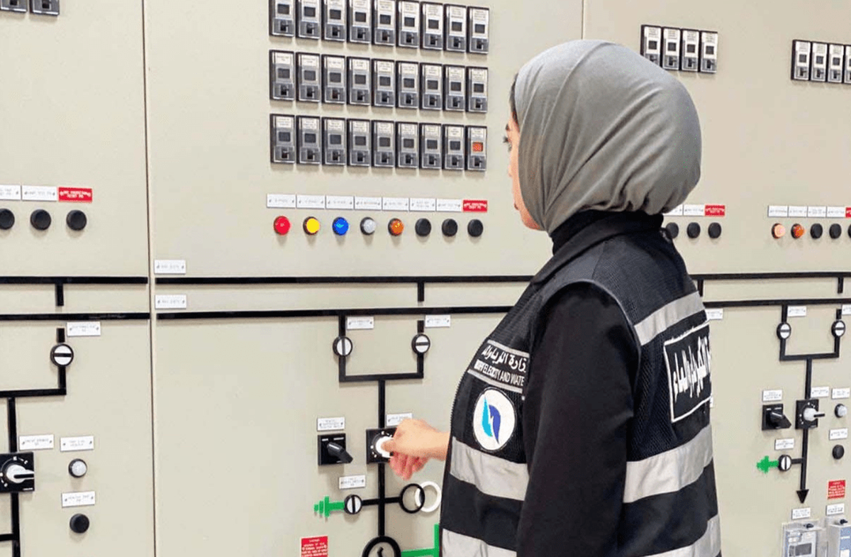 Lower temps drop power demand, keep grid stable