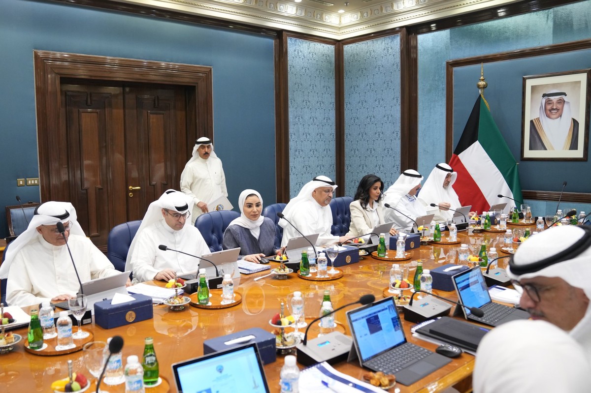Kuwait Cabinet Approves Draft Law on Special Leave, Discusses Road Maintenance Progress