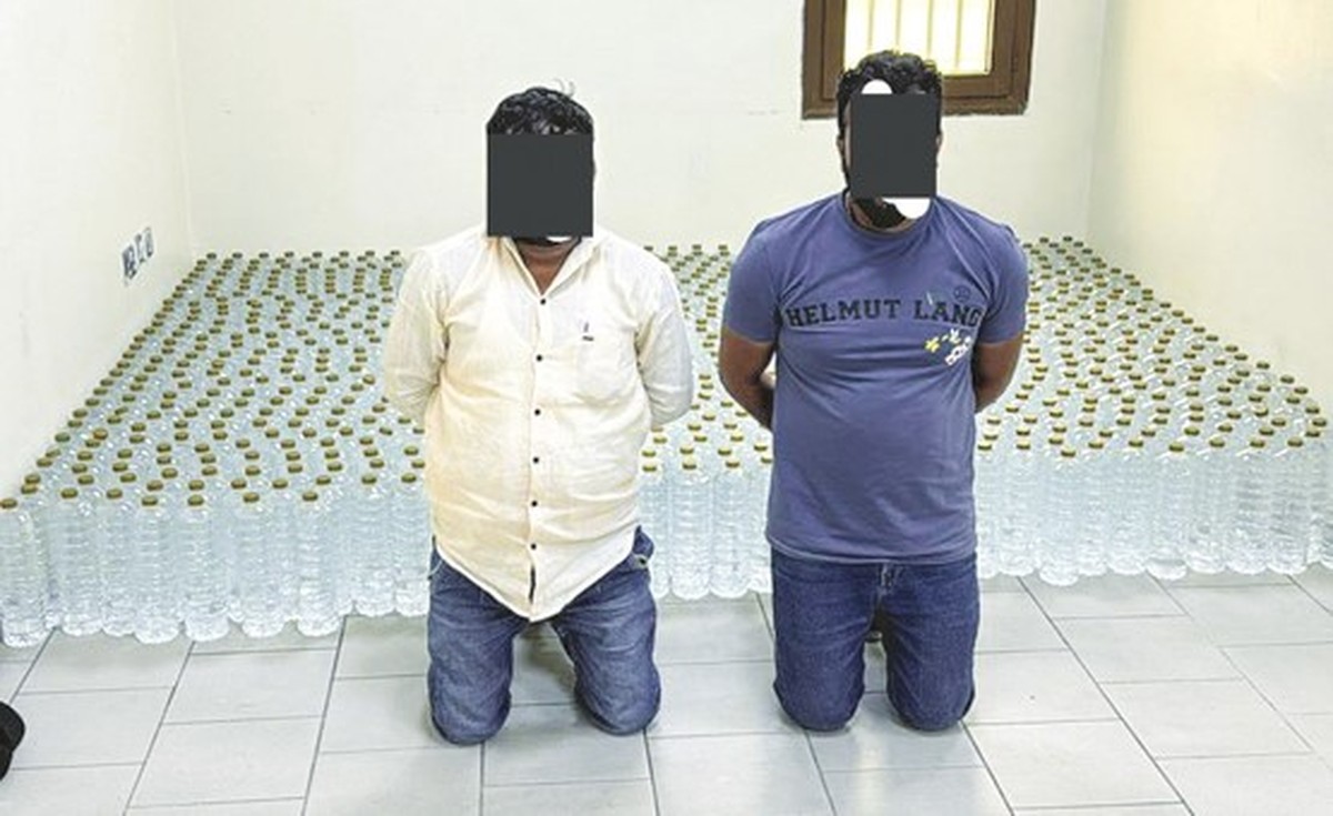 Two Expats Caught with 917 Bottles of Liquor in Kuwait