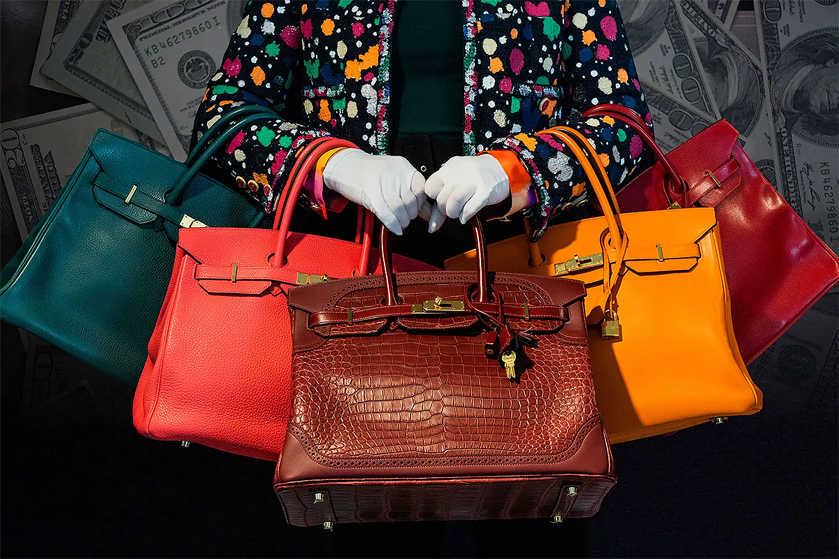 Asian Maids Flee with Luxury Goods of KD 20000; Travel Ban Issued