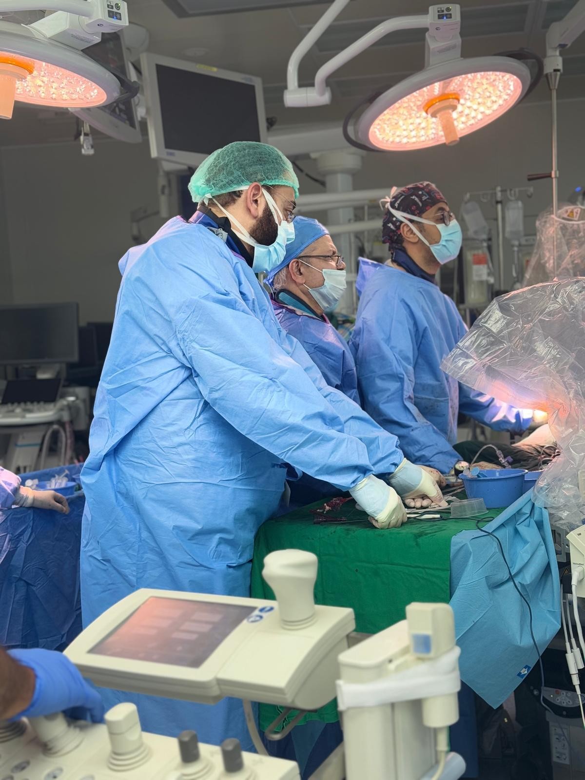 Kuwait medical team performs pioneering aortic valve replacement on 80-year-old patient