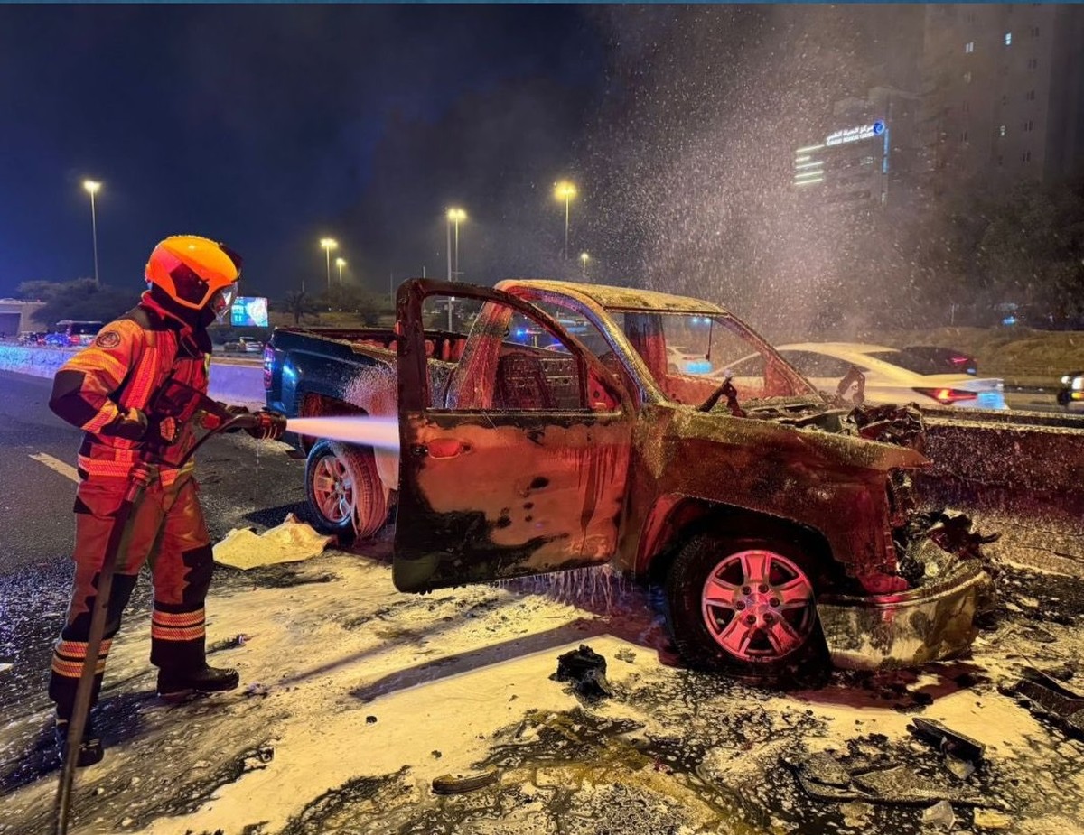 Firefighters tackle and control vehicle fire on Fahaheel Expressway ...