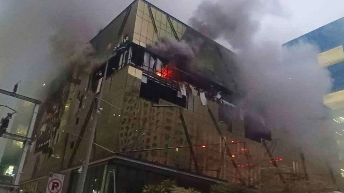 Building fire kills at least 17 in southern India