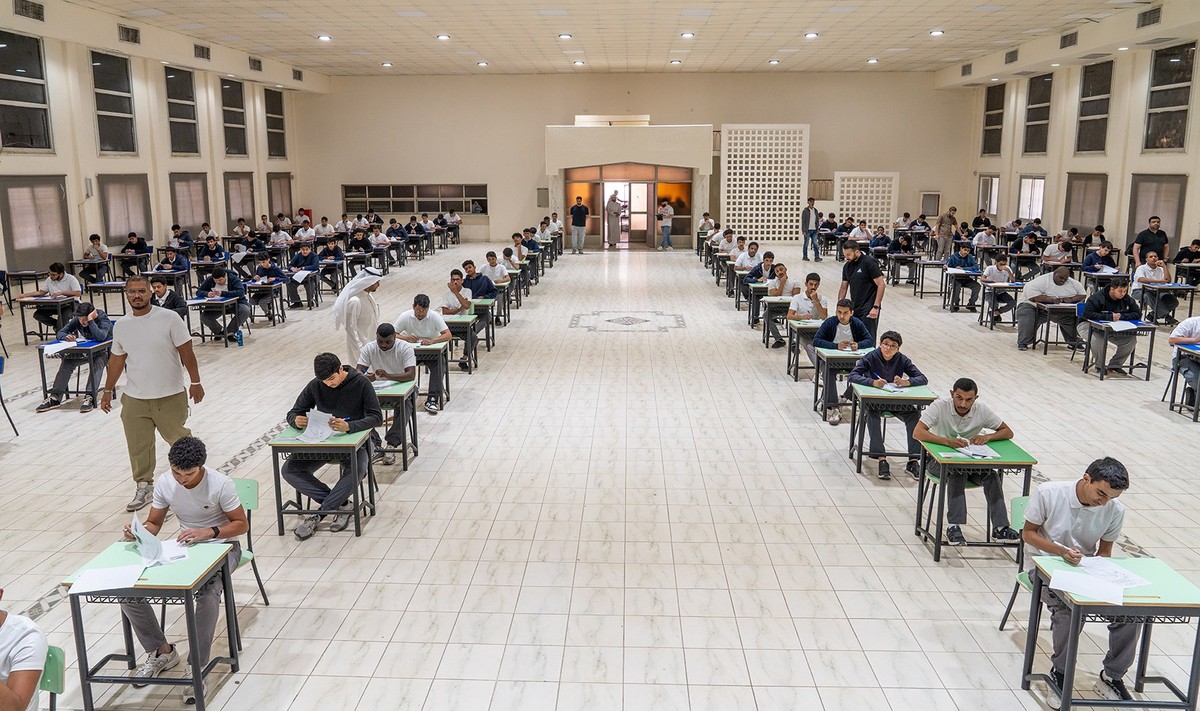 Over 200,000 students begin final exams across Kuwait