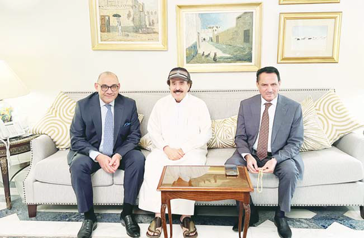 Al-Jarallah receives Iraqi Ambassador and media personality Hamid Abdullah