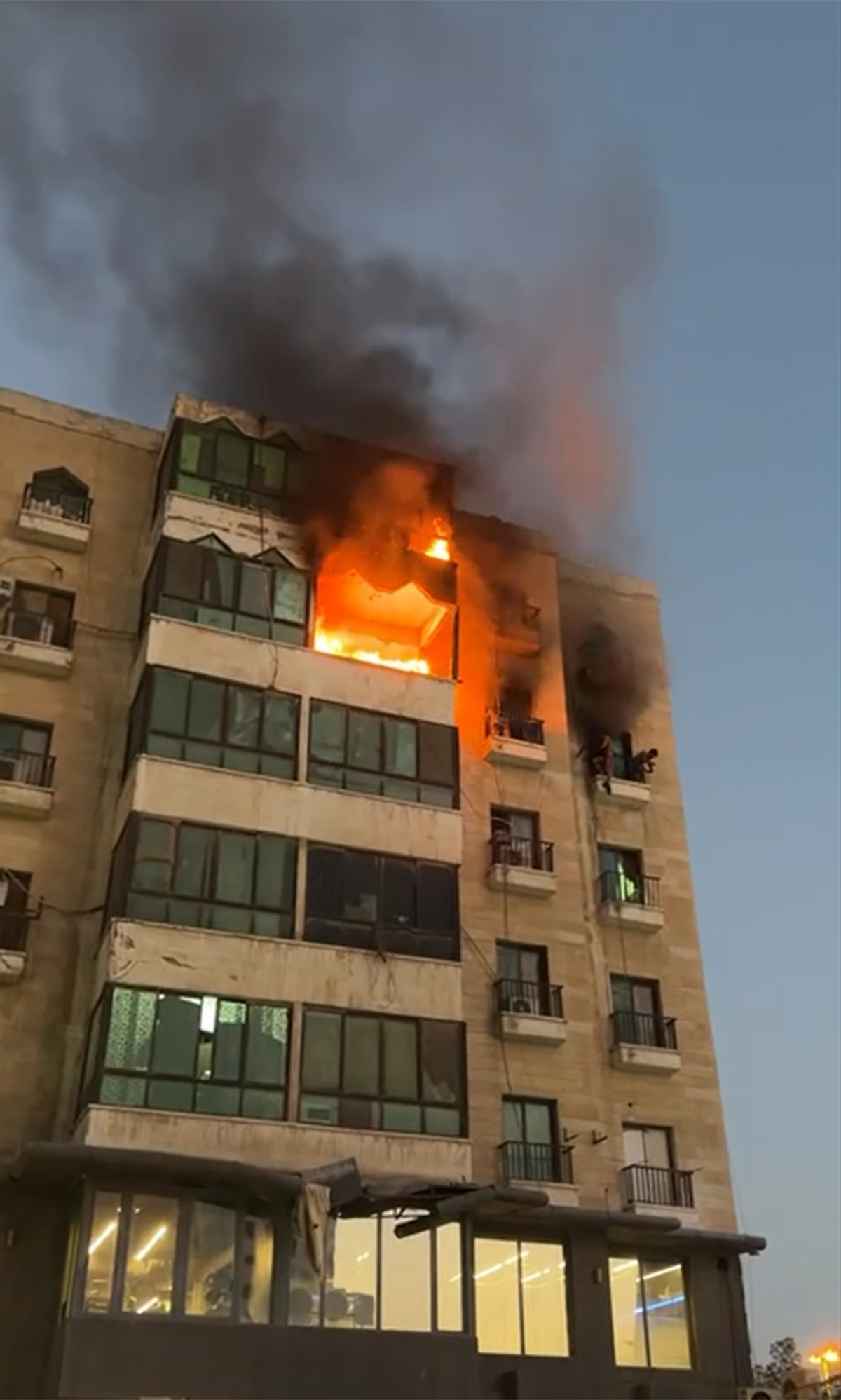 Lives Lost In Kuwait Riggae Fire: Six Dead, Nine Injured