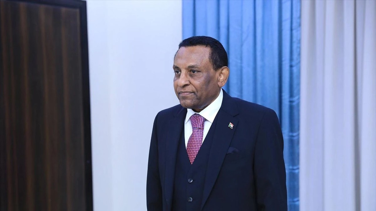 Sudan's new PM takes constitutional oath