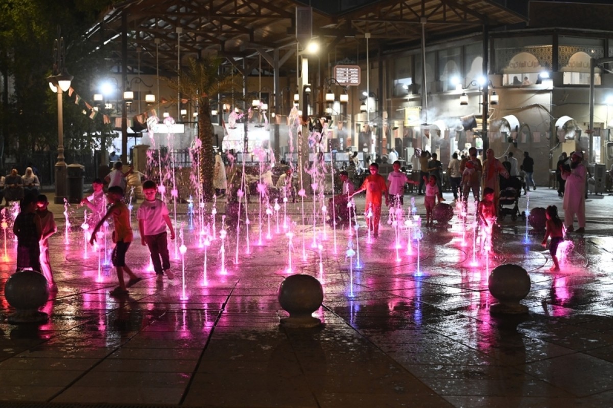 Eid al-Adha Festivities Fill Kuwait&rsquo;s Mubarakiya with Laughter and Community