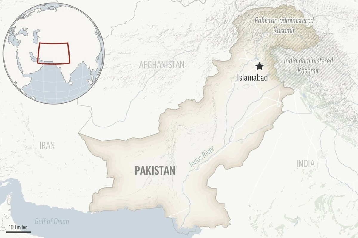 <b>2 terrorists killed as police foil terror plot in NW Pakistan</b>