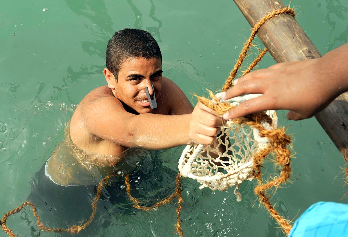 Kuwaiti scholar highlights courage of Gulf pearl divers in a unique historical study