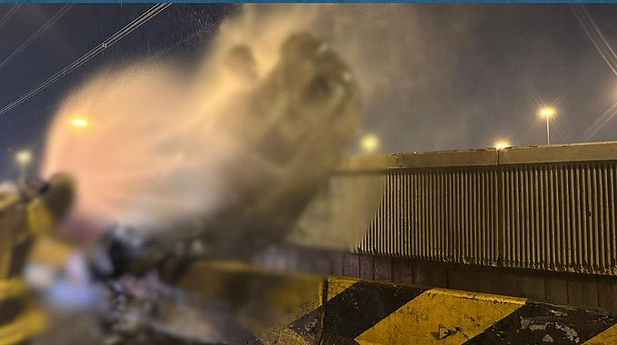 One Killed as Vehicle Overturns and Ignites on Fifth Ring Road