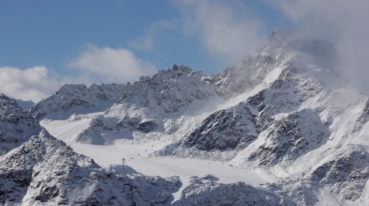 Small plane crashed in Austrian Alps, killing all 4 people on board