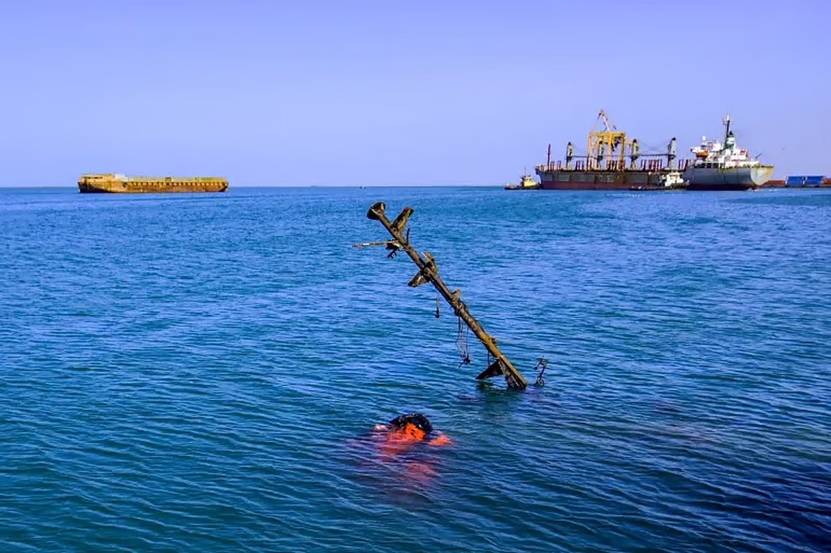 UAE rescues crew of British ship attacked in the Red Sea