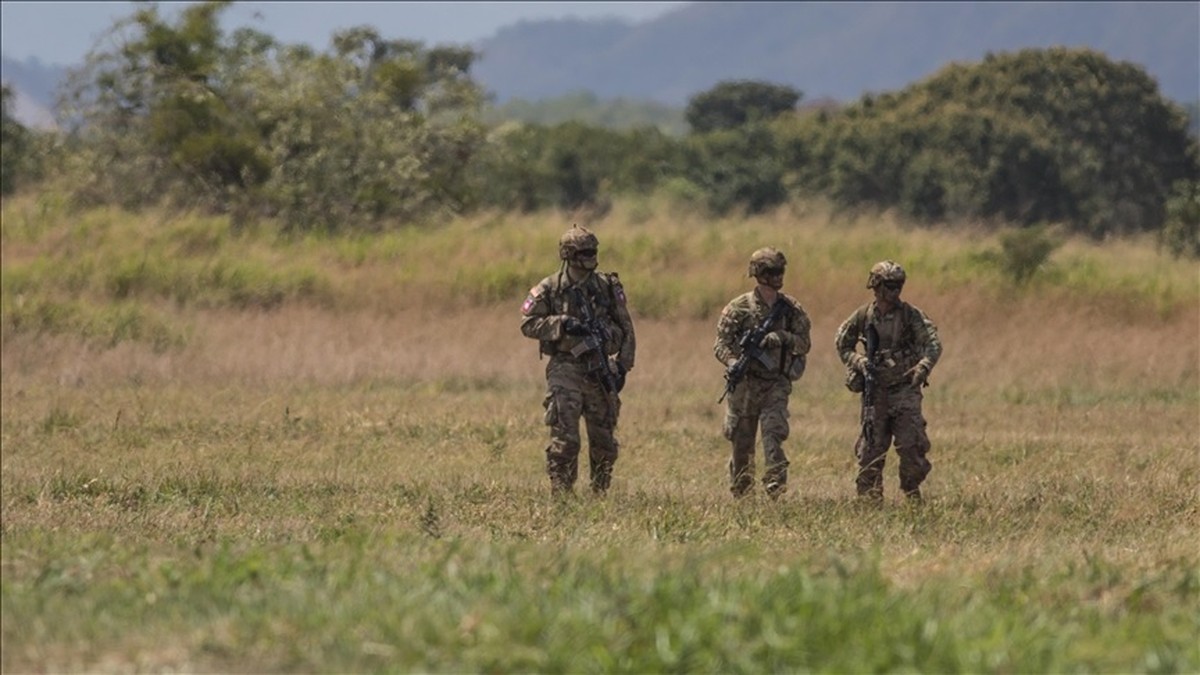 Colombian soldier killed, 2 wounded in an attack from explosives laden on mule