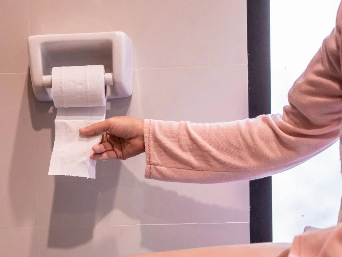 How long should you really take to pee? Experts weigh in